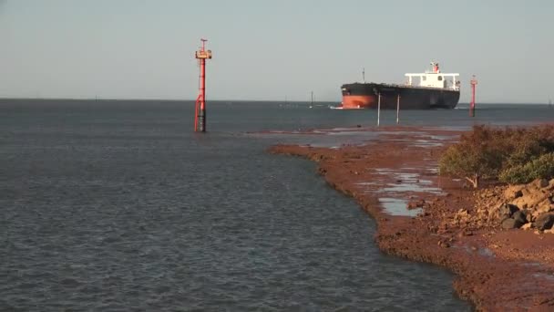 Port Hedlands Oct 2019 Merchant Cargo Ship Entering Port Hedland — Stock Video