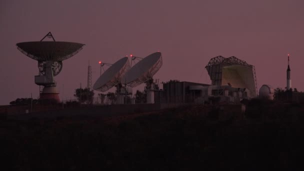 Otc位于西澳大利亚Carnarvon的美国航天局卫星地面站 建于1964年 用于支持美国航天局的空间飞行任务 作为双子座 阿波罗和天空实验室方案的跟踪站 — 图库视频影像