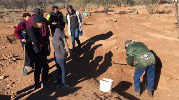 Alice Springs Maggio 2019 Persone Che Fossili Pietre Preziose Nell — Video Stock