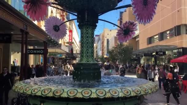 Adelaide Feb 2019 Traffic Rundle Mall Shopping Precinct Very Popular — Stock Video