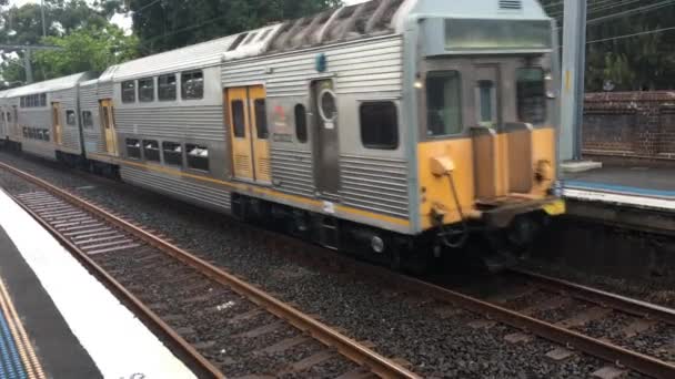 Sydney Feb 2019 Sydney Train Chegando Estação Ferroviária Sydney Trains — Vídeo de Stock