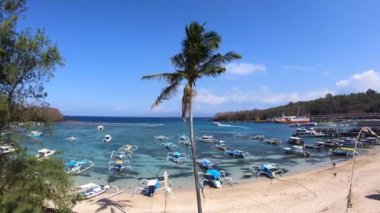 Endonezya, Bali 'deki Padang Bai Limanı' nın hızlandırılmış hava görüntüsü.