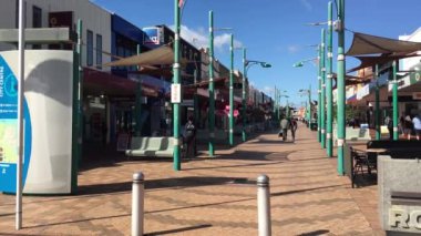 DEVONPORT, TAS - 20 Şubat 2019 Rooke Street Mall. Devonport Tazmanya 'nın CBD' sinde çok popüler bir turizm merkezidir..