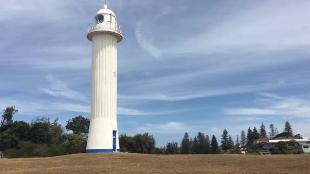 ヤンバ クラレンス リバー灯台 ヤンバ クラレンス リバー ライトハウス オーストラリアニューサウスウェールズ州ヤンバのパイロット ヒルにある灯台 — ストック動画