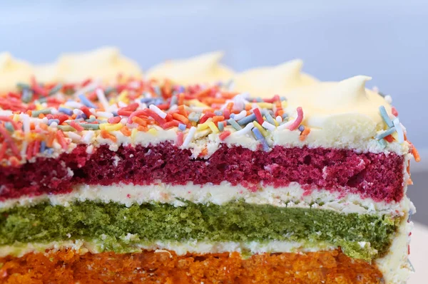 Slice Rainbow Cake Served Served Rainbow Theme Party — Stock Photo, Image