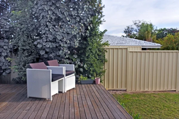 Doux Fond Déconcentré Deux Chaises Extérieur Sur Une Terrasse Jardin — Photo