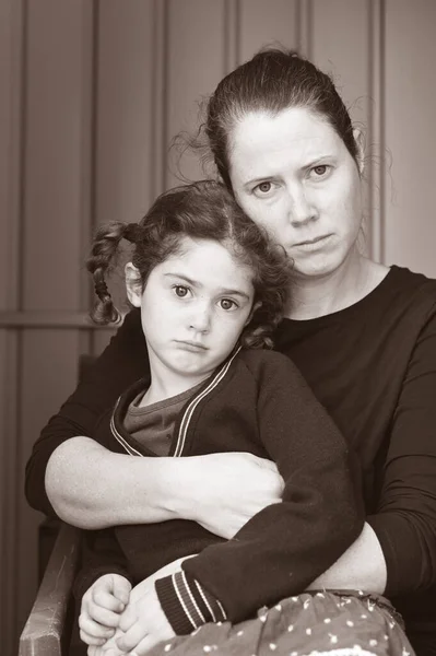 Poor Mother Daughter Looking Camera Isolated Black Background — Stock Photo, Image