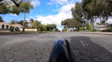 Manüel scooter kullanan tanınmayan birinin bakış açısı