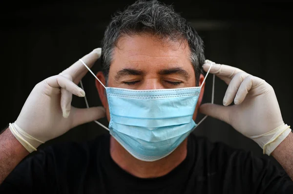 Upset Mature Adult Man Age Eyes Closed Wearing Face Mask — Stock Photo, Image