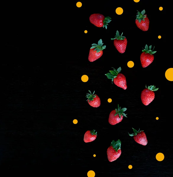 Flat Lay View Large Strawberries Black Background Yellow Decoration Dots — Stock Photo, Image