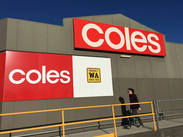 Perth Aug 2020 Australische Vrouw Gaat Winkelen Bij Supermarkt Coles — Stockfoto