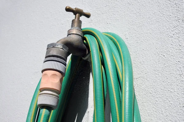 Water Tap Attached Hose Home Backyard Wall — Stock Photo, Image