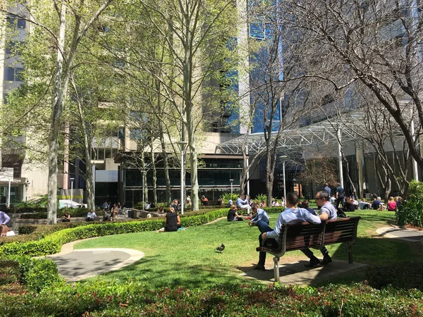 Perth Sep 2020 Australianos Relaxam Parque Central Cerca Dois Milhões — Fotografia de Stock