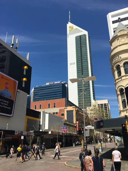 Perth Sep 2020 珀斯金融区威廉街的行人交通 大约有200万人居住在澳大利亚西部首府珀斯 — 图库照片
