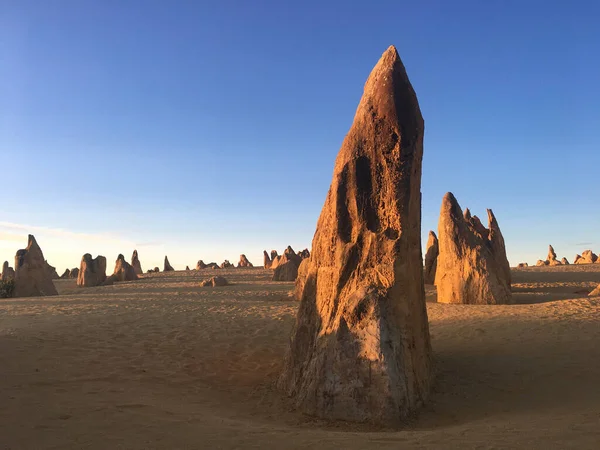 Paisaje Las Formaciones Piedra Caliza Del Desierto Pináculo Atardecer Cerca — Foto de Stock