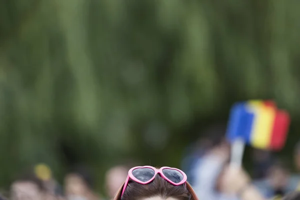 Oink gözlük ve gökkuşağı bayrakları eşcinsel gurur 