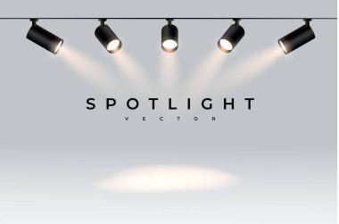 Beş modern siyah spot gösterisi yarışma veya röportaj için bir yönde gerçekçi şeffaf arka plan parlaklık. Işıklı efekt formu projektörü, stüdyo için projektör. Minimalist lamba vektörü