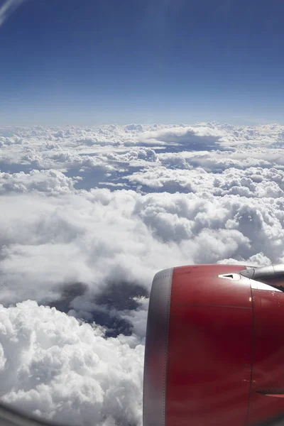 Uitzicht vanuit venster vliegtuig — Stockfoto