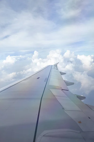 Vista da janela do avião no lado da asa Imagem De Stock