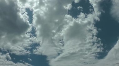 1920 x 1080 25 Fps. çok güzel doğal Cumulus yağmur bulutları mavi temiz gökyüzü Time Lapse Video üzerinde.