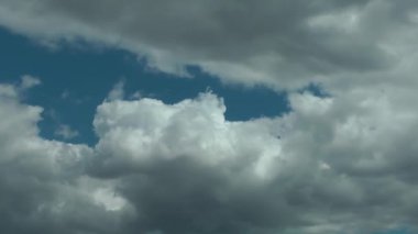 1920 x 1080 25 bulutlar Fps. çok güzel yavaş yavaş Cumulus yağmur gökyüzü Time Lapse Video üzerinde.