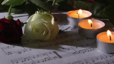 1920 x 1080 tam Hd. çok güzel mum ışığı yanan ve Rose görüntüle Video.