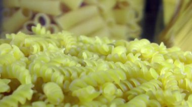 bir tablo Video döndürme 1920 x 1080 25 Fps. çok güzel makarna makarna gıda.