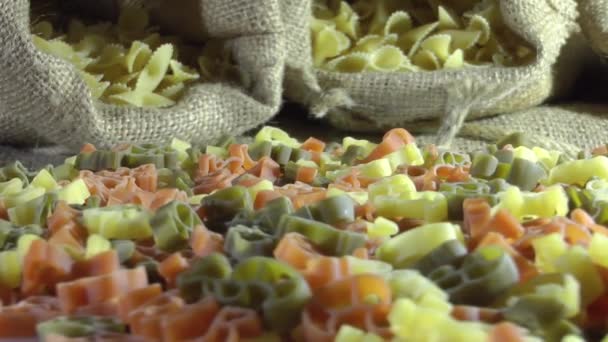 1920 1080 Fps とても素敵な野菜マカロニ パスタの食品表ビデオを回転 — ストック動画
