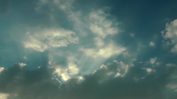 1920 1080 Fps Πολύ Ωραία Σύννεφα Στο Μπλε Του Καθαρού — Αρχείο Βίντεο