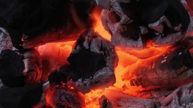 Video yanan 1920 x 1080 25 Fps. çok güzel kömür ateşi.