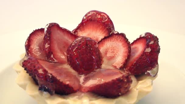 Gâteau Fraise Fermer Tourner Une Table Vidéo — Video