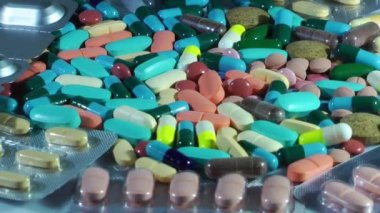 Tıbbi ilaç ve uyuşturucu ile tablolar