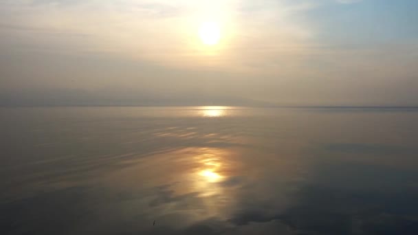 Πολύ Ωραία Μαλακά Σύννεφα Και Θάλασσα Ηλιοβασίλεμα Θαλασσογραφία Βίντεο — Αρχείο Βίντεο