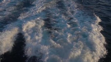 1920 x 1080 30 Fps. çok güzel. Deniz su feribot iz ile köpüklü dalga Slow Motion Video.