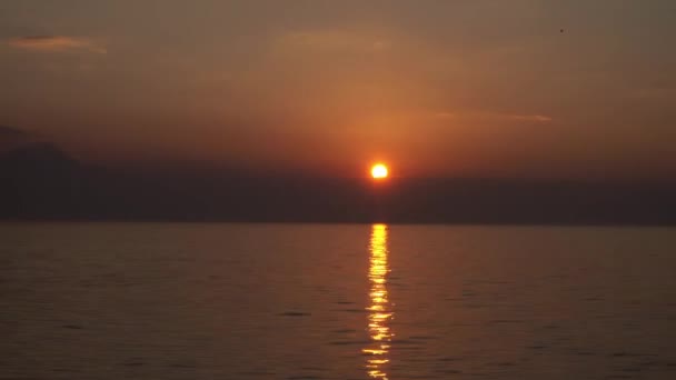 Goldener Sonnenuntergang Und Gelbe Sonnenstrahlen Meer — Stockvideo