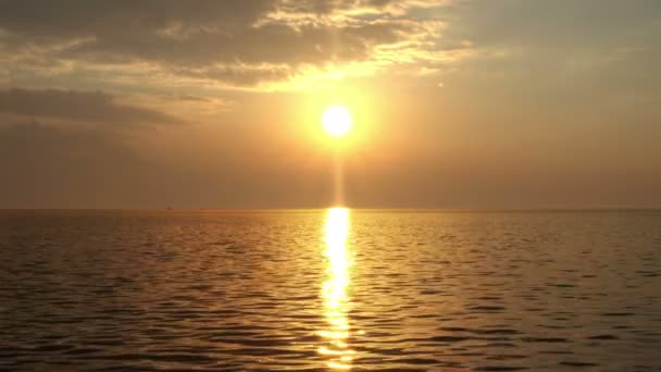 Golden Sunset Žluté Sluneční Paprsky Oceánu — Stock video