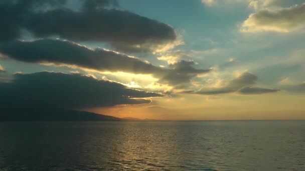 Tramonto Dorato Raggi Sole Gialli All Oceano — Video Stock