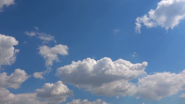 Πολύ Ωραία Σύννεφα Στο Μπλε Καθαρό Αέρα Χρόνου Βίντεο — Αρχείο Βίντεο
