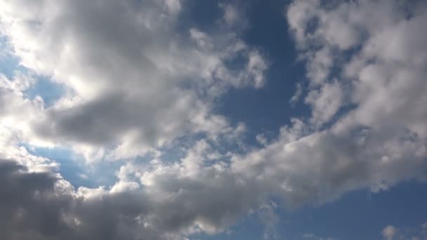 Très Beaux Nuages Dans Le Ciel Bleu Propre Time Lapse Vidéo .