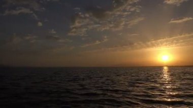 Deniz okyanus gündoğumu günbatımı güneş gökyüzü su plaj manzara bulutlar ufuk görünümü doğa arka plan