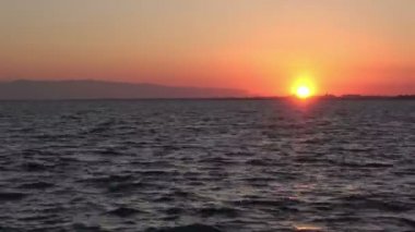 Deniz okyanus gündoğumu günbatımı güneş gökyüzü su plaj manzara bulutlar ufuk görünümü doğa arka plan