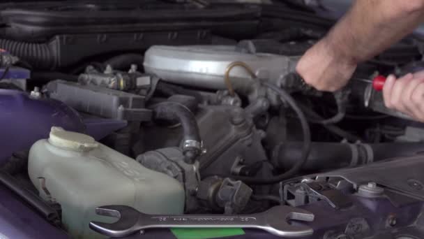 Motorreparatur Der Werkstatt — Stockvideo