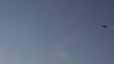 Türk Hava Kuvvetleri akrobasi ekipleri gökyüzünde zorlu hava gösterileri gerçekleå ti.