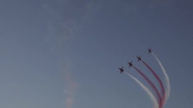 Türk Hava Kuvvetleri akrobasi ekipleri gökyüzünde zorlu hava gösterileri gerçekleå ti.