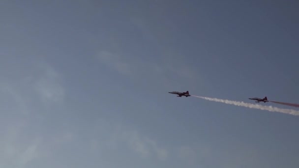 Turkish Air Force Aerobatic Teams Perform Challenging Air Shows Sky — Stock Video