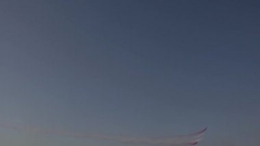 Türk Hava Kuvvetleri akrobasi ekipleri gökyüzünde zorlu hava gösterileri gerçekleå ti.