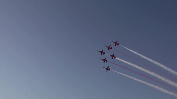 Turkse Luchtmacht Aerobatic Teams Voeren Uitdagende Luchtshows Lucht — Stockvideo