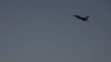 Türk Hava Kuvvetleri akrobasi ekipleri gökyüzünde zorlu hava gösterileri gerçekleå ti.