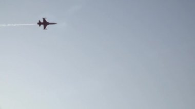 Türk Hava Kuvvetleri akrobasi ekipleri gökyüzünde zorlu hava gösterileri gerçekleå ti.