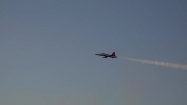 Türk Hava Kuvvetleri akrobasi ekipleri gökyüzünde zorlu hava gösterileri gerçekleå ti.